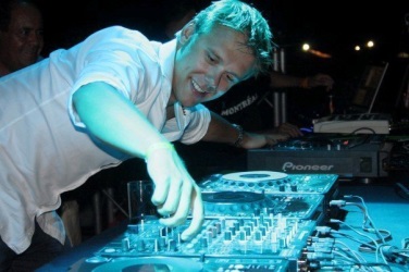 Armin Van Buuren feat Eric Vloeimans - Embrace Armin Van Buuren feat Eric Vloeimans - Embrace