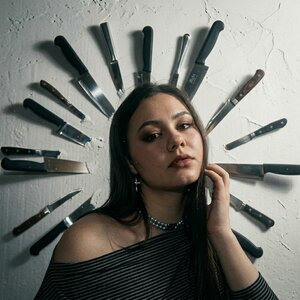 Маша Мирова - на ножах